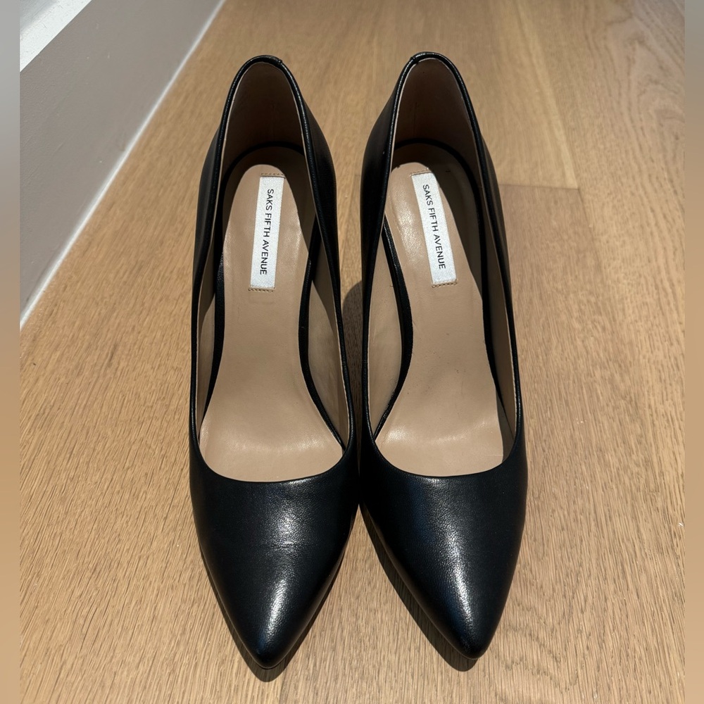 Saks Fifth Avenue Pointed Toe Pumps in Black Size 8.5M